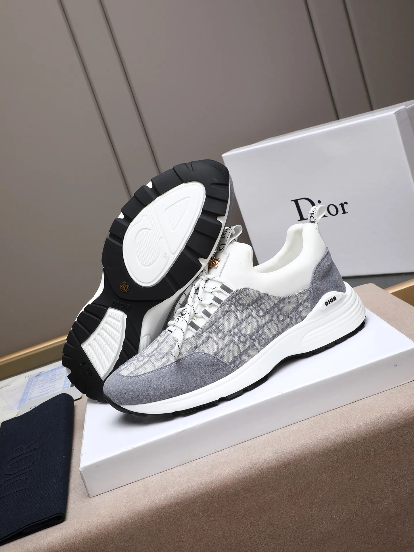 Men's shoes 💰440 💰Dior [Dior] 😘😘High-end series of casual men's shoes, simple and elegant👍👍👍The upper is made of first-layer genuine leather spliced ​​with Dior's special material [sun][sun]; imported first-layer sheepskin lining; special outsole, wear-resistant, lightweight, the overall design is harmonious and unified without lacking personality 👣🌟✨You deserve it! 3 colors😍Sizes 38~44. (45 custom-made) The picture above is a big seller🔥🔥🔥